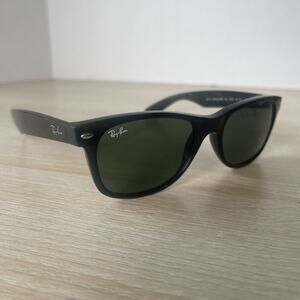 Ray-Ban New Wayfarer RB2132 901L Sunglasses READ Polished Black 55-18-145